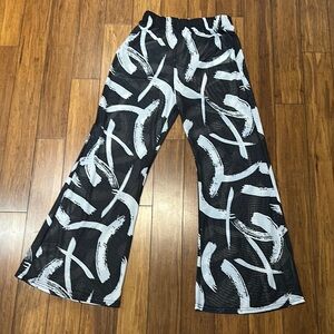 NWOT Beach Summer Black and White Graphic Print Pants S